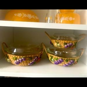 Vintage Pyrex Set with original basket carries